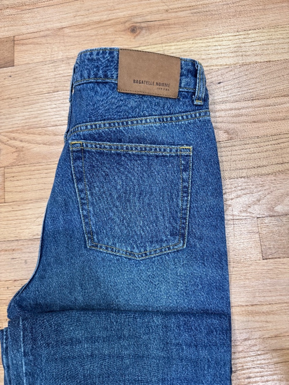 Jeans - Picture 1 of 4